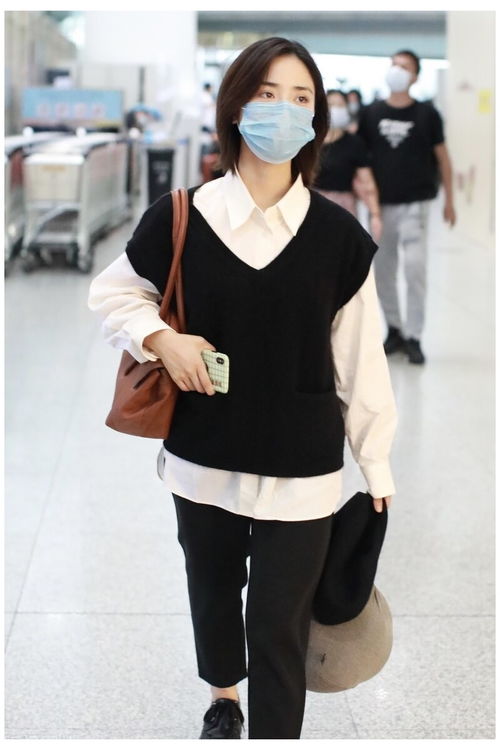 针织马甲里面搭配什么衣服好看欣赏
