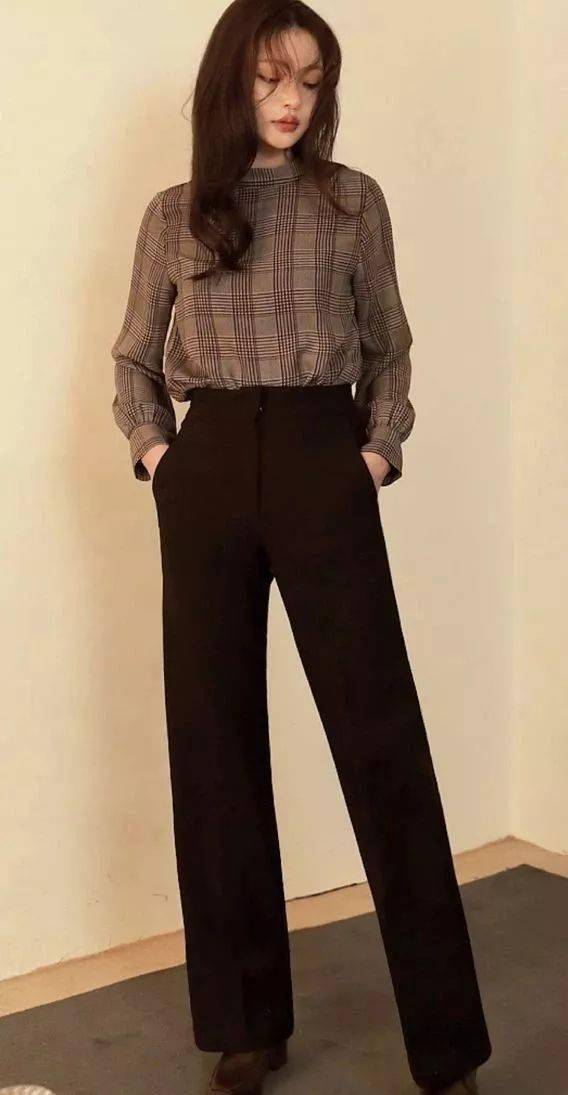 西装打底该怎么搭配衣服
