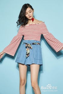 条纹一字肩衣服搭配