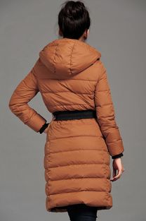暗橙色搭配什么颜色衣服好看