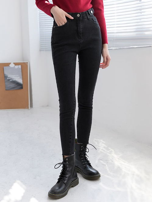 女士马丁靴怎么搭配衣服裤子
