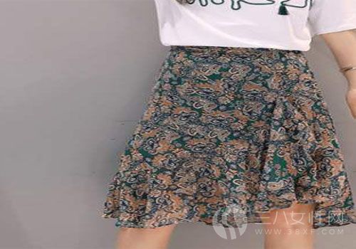 半身裙碎花裙搭配衣服