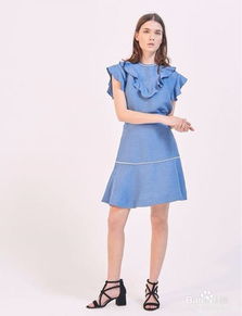 雾霾蓝裙子搭配什么衣服