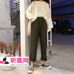 军绿裤和黑衣服搭配