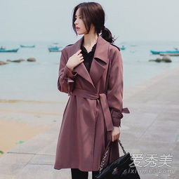风衣里面搭配什么料子的衣服