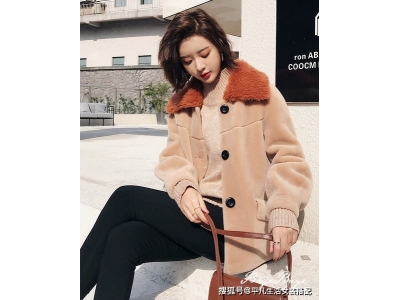黑色羊剪绒下边搭配什么颜色的衣服女