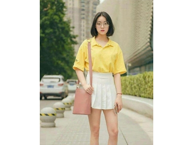 白里透红偏黄肤色衣服色彩搭配