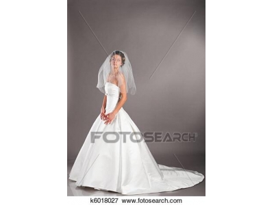 婚礼新娘的衣服搭配