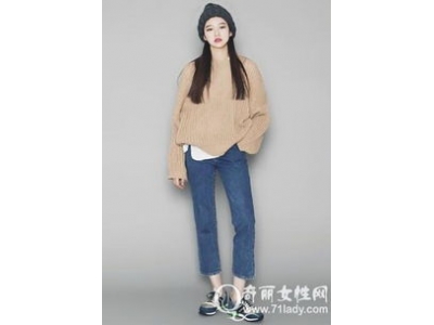 杏色萝卜裤子搭配什么衣服好看
