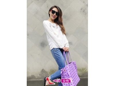 ins紫色包搭配什么衣服