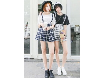 格子背带裙子搭配衣服