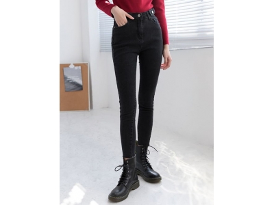 女士马丁靴怎么搭配衣服裤子