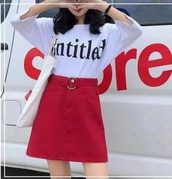 白色衣服搭配黑色裤子好看吗大全