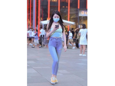 草青色衣服的搭配大全