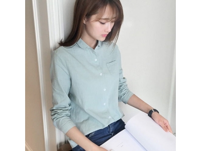 小女孩的黄色衣服怎么搭配