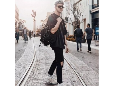 男生长款羽绒服里面搭配什么衣服好看吗