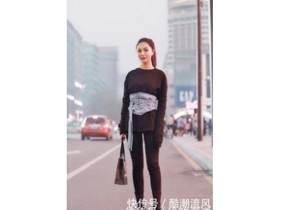 红长筒袜怎么搭配衣服