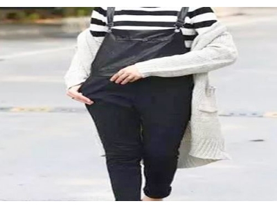 红色鞋子和粉色衣服搭配什么裤子