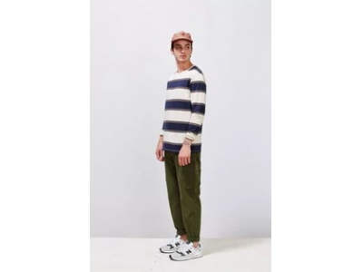 和军绿衣服搭配的裤子