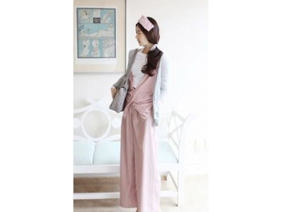 白色宽脚裤搭配衣服