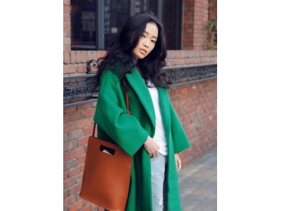 绿色宽松外套怎么搭配衣服(宽松绿色外套怎么搭