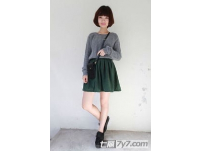 墨绿修身半身裙搭配衣服(墨绿色长裙适合搭配什