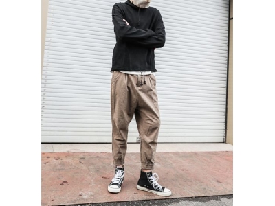 黑色衣服怎么搭配裤子男(男士黑色上衣配什么裤