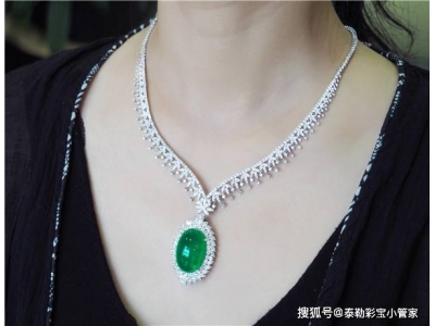 衣服颜色和首饰颜色搭配(怎么搭配衣服和首饰最
