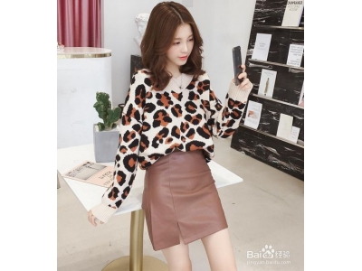 豹纹衫衣服怎么搭配(豹纹衣服怎么搭配好看)