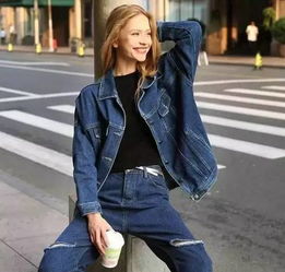 和黄色衣服搭配的裤子(黄色衣服搭配什么裤子好