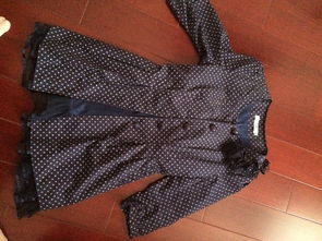 深蓝色风衣搭配什么衣服好看(深蓝色风衣如何搭