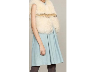 米色靴子如何搭配衣服(米色靴子应怎么搭配)