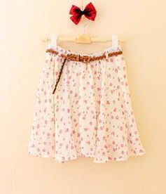 白底花的碎花裙上面搭配什么衣服([服饰]白底绿