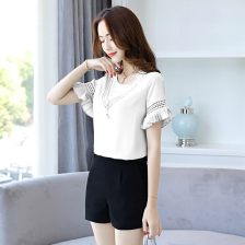 貂皮背心怎么搭配衣服(皮草马甲怎么搭配好看图