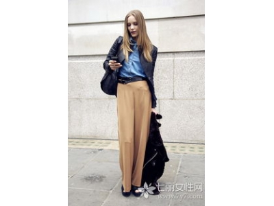 蓝色皮上衣如何搭配衣服欣赏(深蓝色皮衣怎么搭