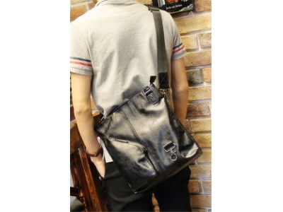 男士挎包搭配衣服