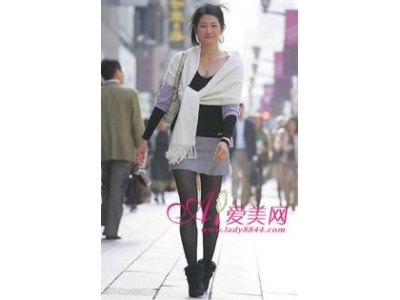 毛毛靴子怎么搭配衣服