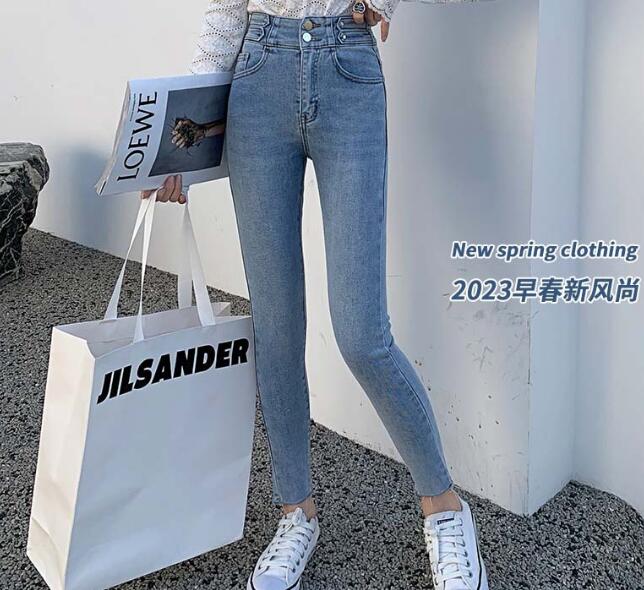 流行铅笔裤(女式裤子流行款铅笔裤)