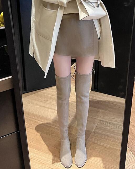 过膝长靴牛仔裤搭配什么衣服